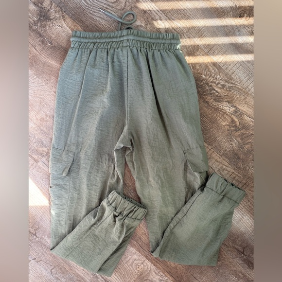 Drawstring Cargo Joggers - Picture 2 of 3